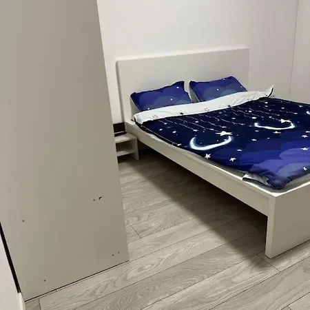 Wild Nest King Size Bed 布加勒斯特