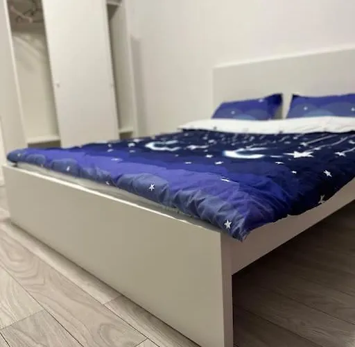 Wild Nest King Size Bed Apartment