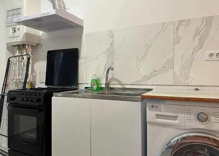 Wild Nest King Size Bed Apartment Bucharest