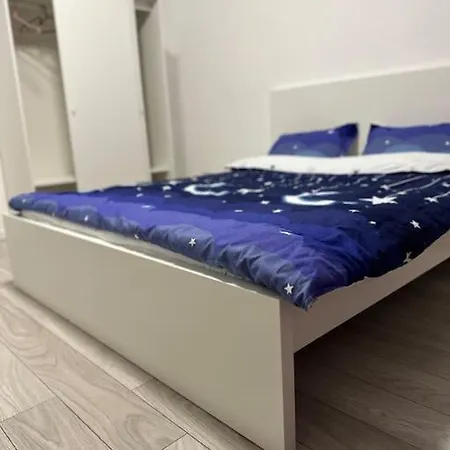Wild Nest King Size Bed Apartment