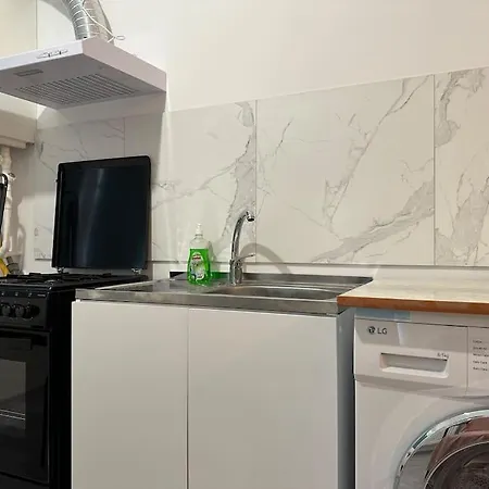 Wild Nest King Size Bed Apartment Bucharest